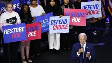 Joe Biden a défendue pendant sa campagne le retour de l'arrêt Roe v. Wade, révoqué par la Cour Suprême, qui garanti le droit constitutionnel à l'avortement 