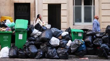 Ce mardi, il restait encore 6.600 tonnes de déchets non ramassés dans les rues de Paris.