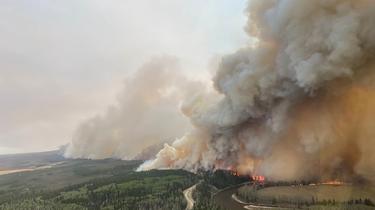 Plus de 25.000 personnes ont été évacuées en raison d'incendies dans la province de l'Aberta au Canada