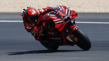 Francesco Bagnaia, champion du monde en titre, occupe la tête du classement du championnat du monde de MotoGP.