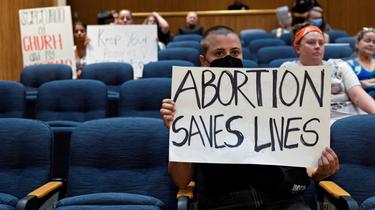 Aux États-Unis, une vingtaine d'États interdisent l'avortement. [REUTERS]