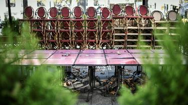 Un restaurant fermé sur les Champs-Elysées à Paris le 12 novembre 2020 [STEPHANE DE SAKUTIN / AFP]