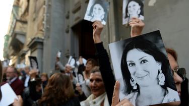 Des militants ont salué la mémoire de la blogueuse maltaise Daphne Caruana Galizia, six mois après son assassinat. Le 16 avril 2018 à La Valette [Matthew Mirabelli / AFP]