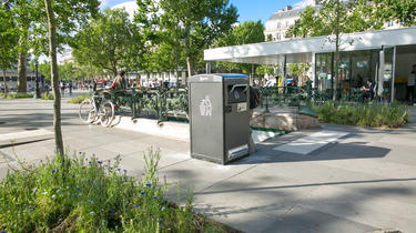La municipalité parisienne prévoit de déployer 400 poubelles «Bigbelly» à compaction solaire.