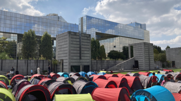 According to the association Utopia 56, more than 600 people installed in these tents.