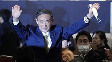 Avant même qu'il n'entre officiellement dans la course, Yoshihide Suga, 71 ans avait obtenu le soutien de factions clés du parti au pouvoir. 