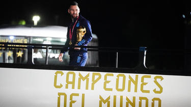 A leur retour en Argentine, Lionel Messi et ses coéquipiers ont défilé à bord d’un bus.