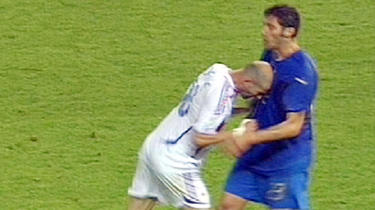 Zinedine Zidane wurde im WM-Finale 2006 vom Platz gestellt, nachdem er Marco Materazzi am Kopf getroffen hatte.