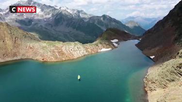 Autriche : la pratique du "Wingfoiling" pour passer le temps dans de splendides paysages