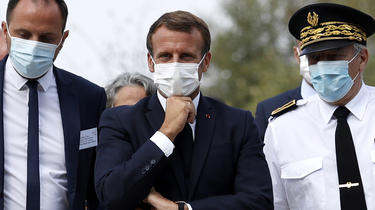 Emmanuel Macron est arrivé mardi vers 14H30 dans un Ehpad du Loir-et-Cher. 