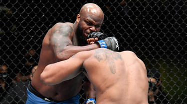 Derrick Lewis knocked out Chris Daukaus in the first round.