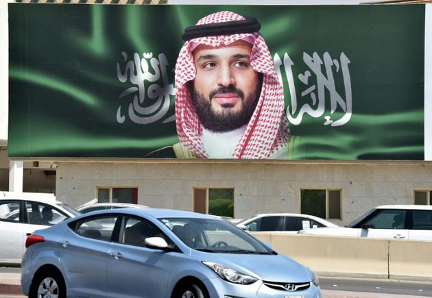 Portrait du prince héritier saoudien Mohammed ben Salmane dans une rue de Ryad le 22 octobre 2018 [FAYEZ NURELDINE / AFP]