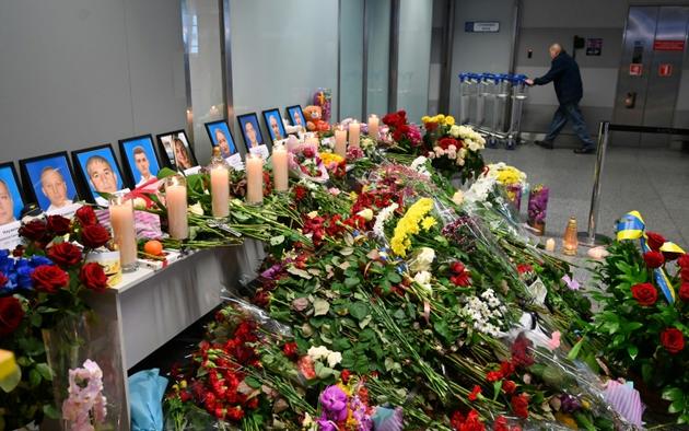 Un autel à la mémoire des victimes ukrainiennes de l'avion civil ukrainien abattu 