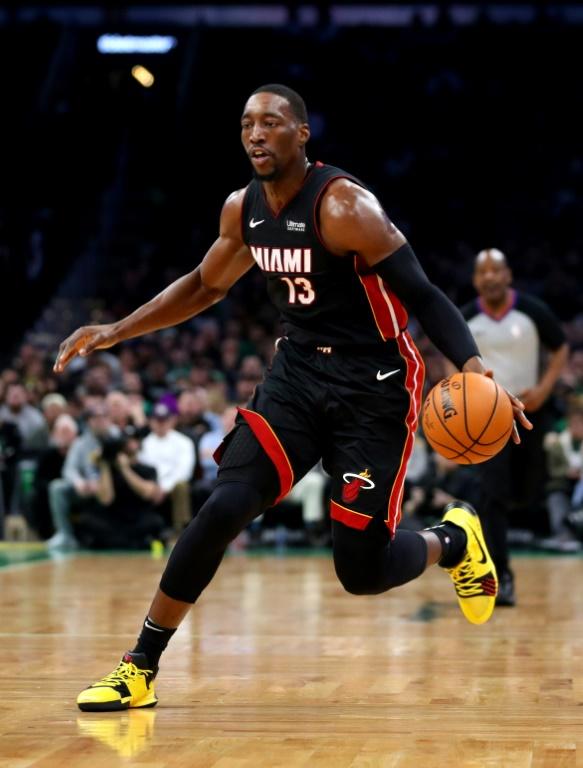 Bam Adebayo du Miami Heat dribble face aux Boston Celtics, en NBA, le 4 décembre 2019 à Boston   [Maddie Meyer / Getty/AFP/Archives]