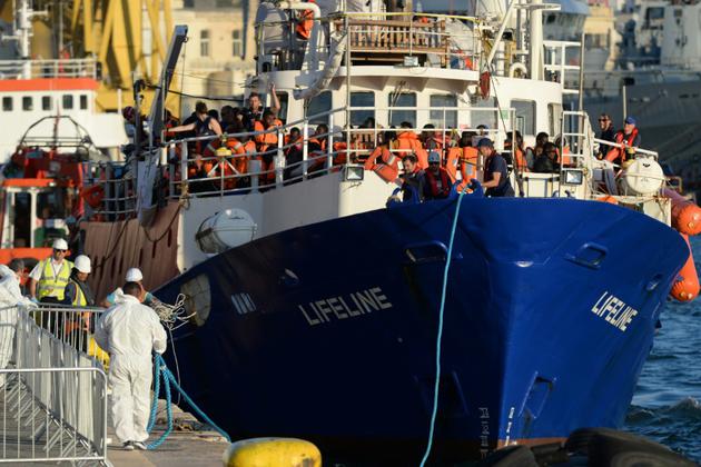 Le 27 juin, le navire humanitaire Lifeline avec à son bord 233 migrants a été autorisé à accoster à Malte  [Matthew Mirabelli / AFP]