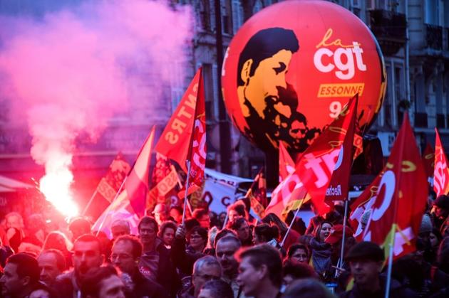 Cortège de manifestants contre la réforme des retraites à Paris, le 17 décembre 2019 [Bertrand GUAY / AFP]