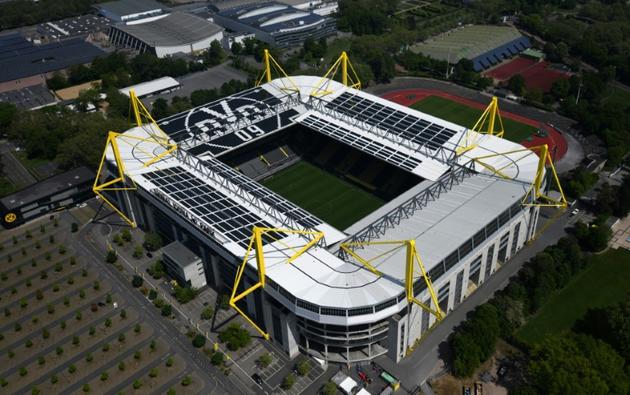 Vue aérienne du stade du Borussia Dortmund, le Signal Iduna Park, prise le 8 mai 2020 [Ina FASSBENDER / AFP]