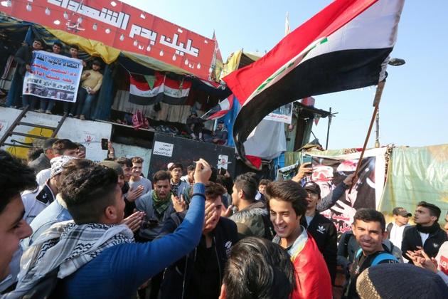 Des manifestants irakiens se rassemblent sur la place Tahrir à Bagdad, le 22 décembre 2019 [SABAH ARAR / AFP]