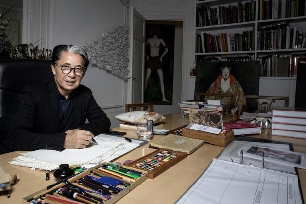 Le créateur de mode japonais Kenzo Takada à son domicile à Paris le 9 janvier 2019 [JOEL SAGET / AFP]