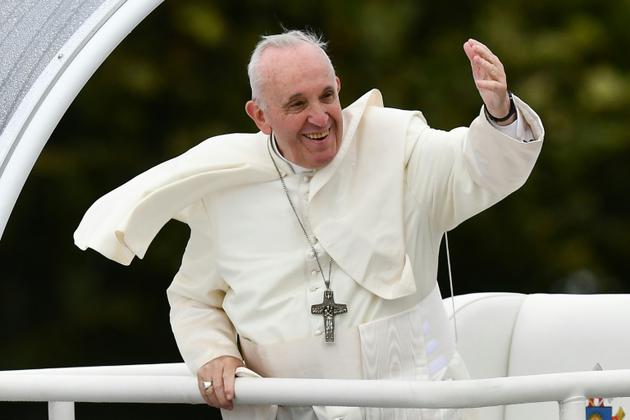 Le pape François arrivant à la messe qu'il doit donner à Phoenix Park à Dublin le 26 août 2018. [Ben STANSALL / AFP]