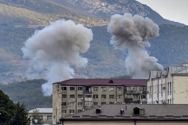 Bombardements à Stepanakert, le 9 octobre 2020 au Nagorny-Karabakh [ARIS MESSINIS / AFP]