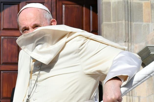 Le pape François arrive pour célébrer la messe à la cathédrale Sainte-Marie lors des Journées mondiales de la Jeunesse le 26 janvier 2019 à Panama [Alberto PIZZOLI / AFP]