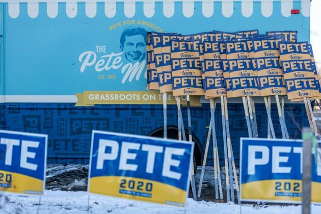 Des panneaux de soutien au candidat à la primaire démocrate Pete Buttigieg, le 29 janvier 2020 à Des Moines, dans l'Iowa  [Kerem Yucel / AFP]