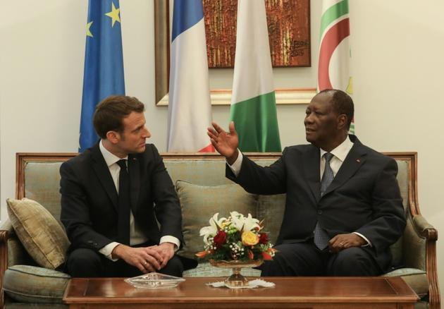 Le président français Emmanuel Macron (g) et le président ivoirien Alassane Ouattara à Abidjan, le 20 décembre 2019 [Ludovic MARIN / AFP]