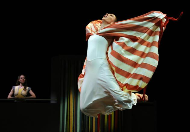 Les danseurs Blakeley White-McGuire et Carrie Ellmore-Tallitsch, de la Martha Graham Company, au Joyce Theater, à New-York, le 13 mars 2012  [TIMOTHY A. CLARY / AFP/Archives]