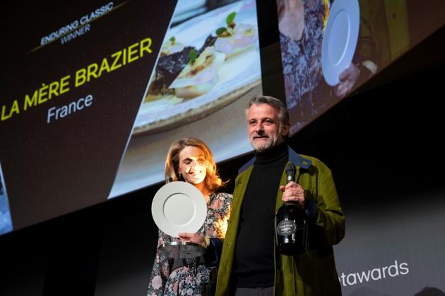 Le chef français Mathieu Viannay du restaurant Mère Brazier à Lyon récompensé lors d'une cérémonie des World Restaurants Awards à Paris, le 18 février 2019 [Thomas SAMSON / AFP]