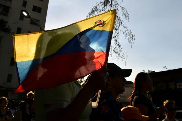 Des partisans de Juan Guaido se réunissent à Caracas, le 5 avril 2019 [Yuri CORTEZ / AFP]
