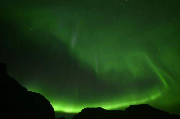 Des aurores boréales dans le ciel d'Unstad, dans les îles Lofoten, au-delà du cercle polaire arctique, le 27 septembre 2019 [Olivier MORIN / AFP/Archives]
