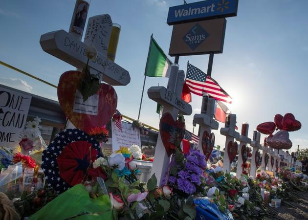 Mémorial érigé en l'honneur des 22 victimes de la fusillade d'El Paso, dans le sud des Etats-Unis  [Mark RALSTON / AFP]
