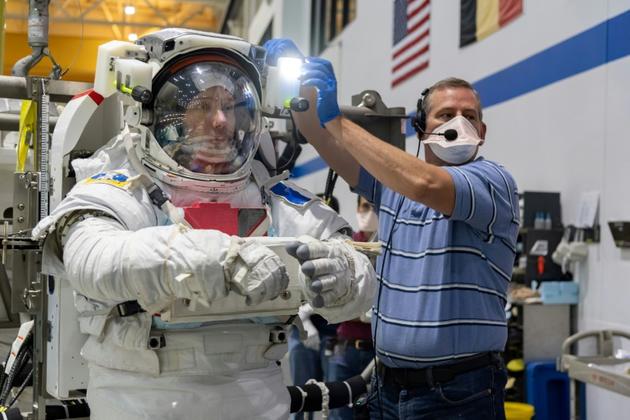 Photo datée du 19 juin 2020, fournie par la Nasa le 27 juillet 2020, de l'astronaute Thomas Pesquet lors d'un entrainement au centre spatial de Houston, au Texas [Bill STAFFORD / NASA/AFP/Archives]