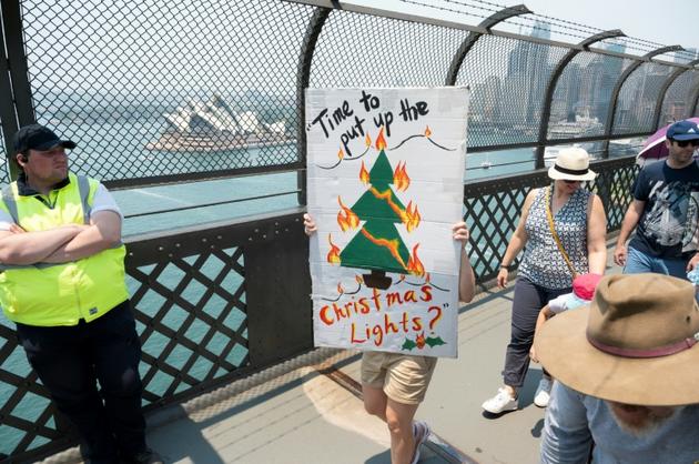 Des manifestants exigent des mesures pour lutter contre le réchauffement climatique, le 21 décembre 2019 à Sydney [Wendell TEODORO / ZEDUCE/AFP]