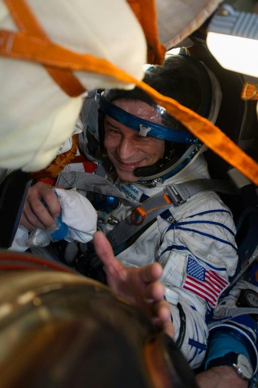 Photo diffusée par l'Agence spatiale russe Roscosmos de l'astronaute de la Nasa Andrew Morgan dans la capsule Soyouz lors du retour sur Terre de l'équipage de l'ISS, le 17 avril 2020 à Jezkazgan, au Kazakhstan [Andrey Shelepin/GCTC / Russian Space Agency Roscosmos/AFP]