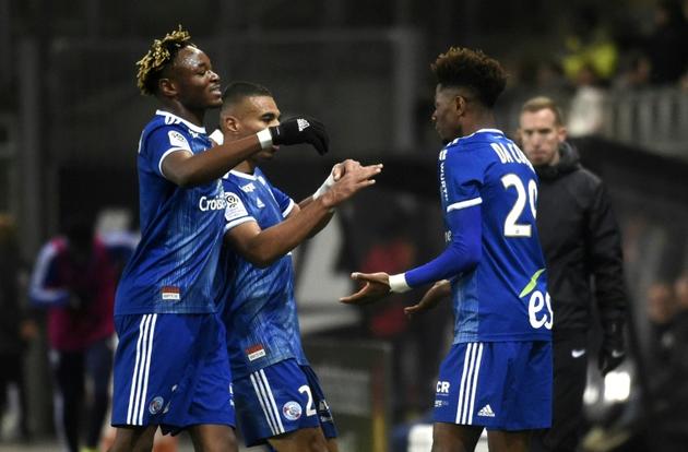 Les Strasbourgeois euphoriques vainqueurs 4 à 0 à Amiens avec un but de Nuno Da Costa (d), le 23 novembre 2019 à Amiens  [FRANCOIS LO PRESTI / AFP]