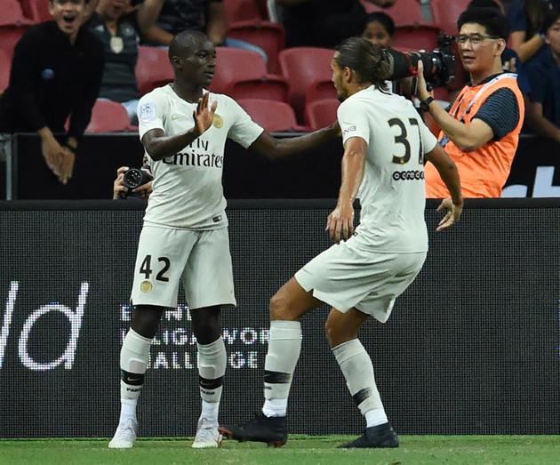 Moussa Diaby (g) buteur pour le Paris Saint Germain en match amical face à l'Atlético Madrid à Singapour le 30 juillet 2018 [Roslan RAHMAN / AFP]