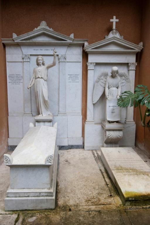 Photo diffuséele 11 juillet 2019 montrant les tombes de deux princesses inhumées au XIXe dans le cimetière teutonique du Vatican [Handout / VATICAN MEDIA/AFP]