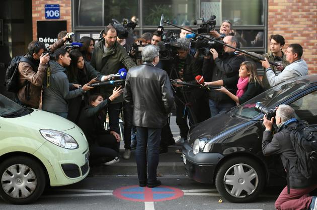 Jean-Luc Mélenchon devant les locaux de la police anticorruption (Oclciff) à Nanterre, avant son audition,  jeudi 18 octobre 2018  [Lionel BONAVENTURE / AFP]