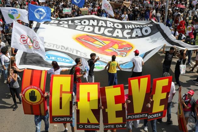 Manifestation de défense de l'université, le 15 mai 2019 à Brasilia<br />
 [Sergio LIMA / AFP]