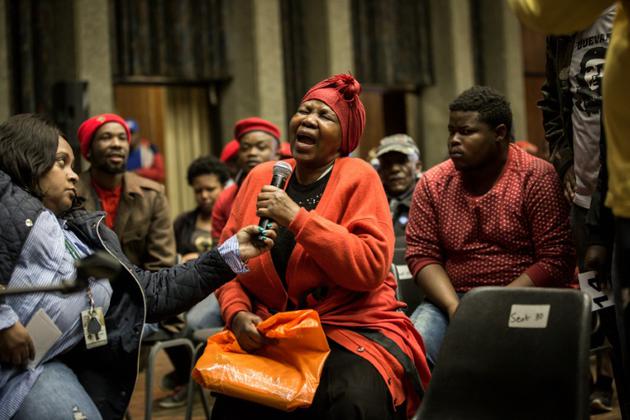 Roselyn Seaga, 67 ans, l'une des participantes à un débat sur la réforme agraire le 27 juillet 2018 à Vereeniging, en Afrique du Sud [GULSHAN KHAN  / AFP]