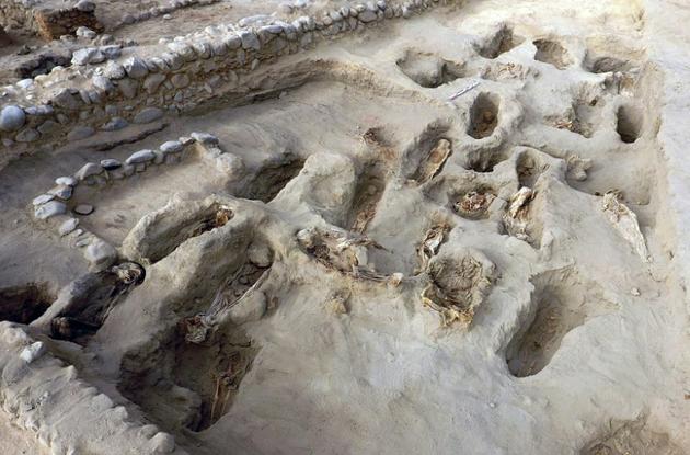 Les fouilles du site archéologique de Pampa la Cruz, au Pérou, le 27 août 2019 [Programa Arqueologico Huanchaco / PROGRAMA ARQUEOLOGICO HUANCHACO/AFP]