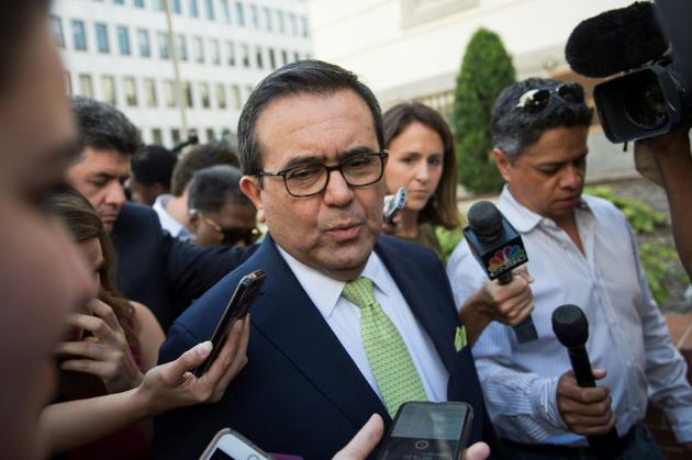 Ildefonso Guajardo, le ministre mexicain de l'Economie, répond à des journalistes à Washington, le 23 août 2018 [Andrew CABALLERO-REYNOLDS / AFP/Archives]