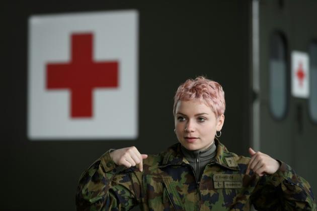 Gabrielle Ramseier, sergent de l'armée suisse, en formation à Bière (ouest) le 22 mars 2020 [Fabrice COFFRINI / AFP]