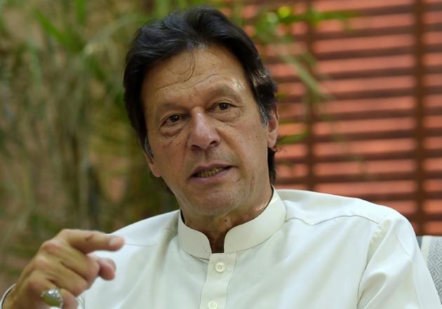 L'ex-champion de cricket Imran Khan, dont le parti PTI est l'un des favoris des législatives, lors d'un entretien avec l'AFP à son domicile d'Islamabad le 14 mai 2018  [AAMIR QURESHI / AFP/Archives]