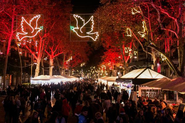 L'avenue de las Ramblas à Barcelone illuminée pour les fêtes de Noël, le 23 novembre 2017 [Josep LAGO / AFP/Archives]