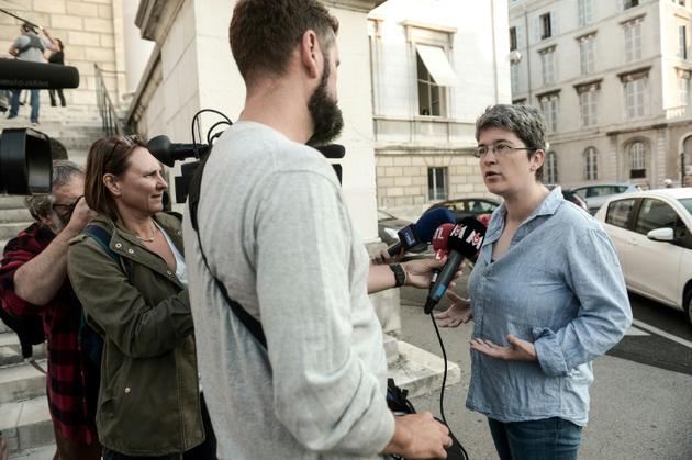 Brigitte Gothière, porte parole de L214, s'exprime devant le tribunal à Pau, le 17 septembre 2018 [IROZ GAIZKA / AFP]