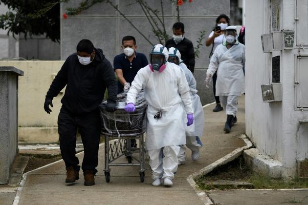Enterrement d'une victime du coronavirus à Mixco, au Guatemala, le 6 août 2020 [Johan ORDONEZ / AFP]