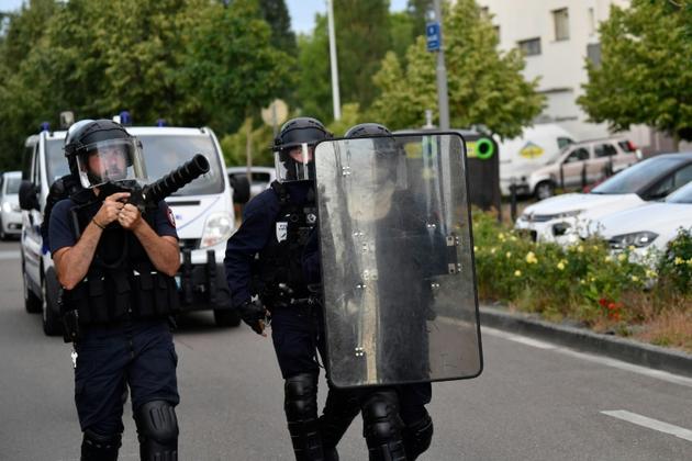 La police intervient lors d'exactions commises à Dijon, le 15 juin 2020 [Philippe DESMAZES / AFP]